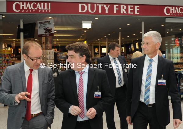 Verkehrsminister Groschek auf dem Airport in Weeze